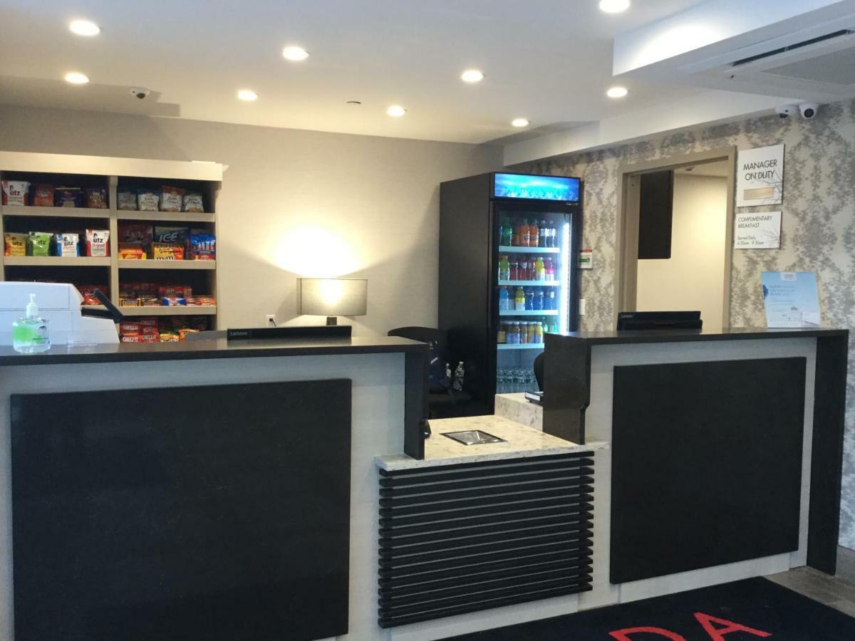 מלון ניו יורק Ramada By Wyndham Bronx Terminal מראה חיצוני תמונה